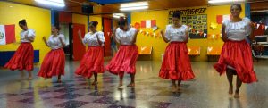 Tänzerinnen aus Peru beim Perufest 2019 im Haus der Begegnung
